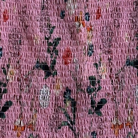 Gianni Bini Smocked Stacey Print Top Pink Floral Size Small NWT Feminine Summer - Picture 4 of 11